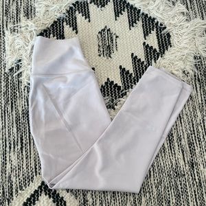 Airlift capri leggings